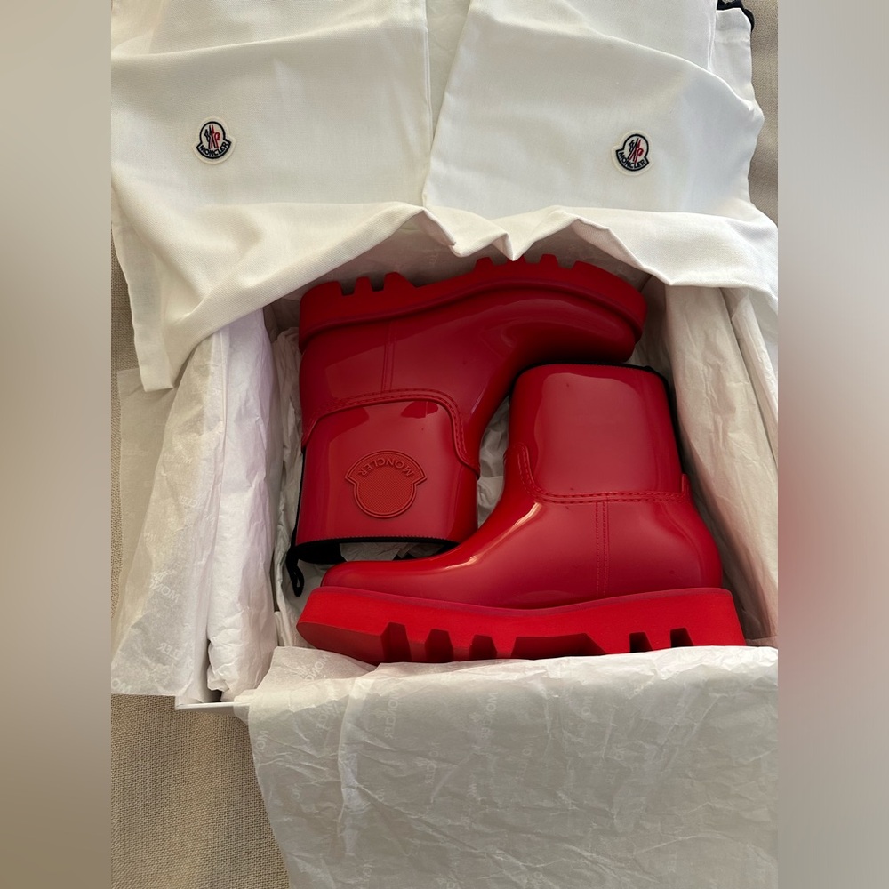 MONCLER
Ginette logo-appliquéd glossed-rubber rain boots new never used with box - Picture 3 of 16